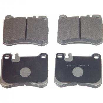 1986 Mercedes-Benz 560SL Disc Brake Pad Front Wagner Brake MX424 image 1 of 1